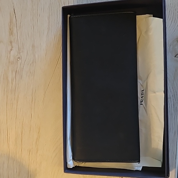 Prada Black Nylon & Saffiano wallet - includes box and card - Picture 9 of 16